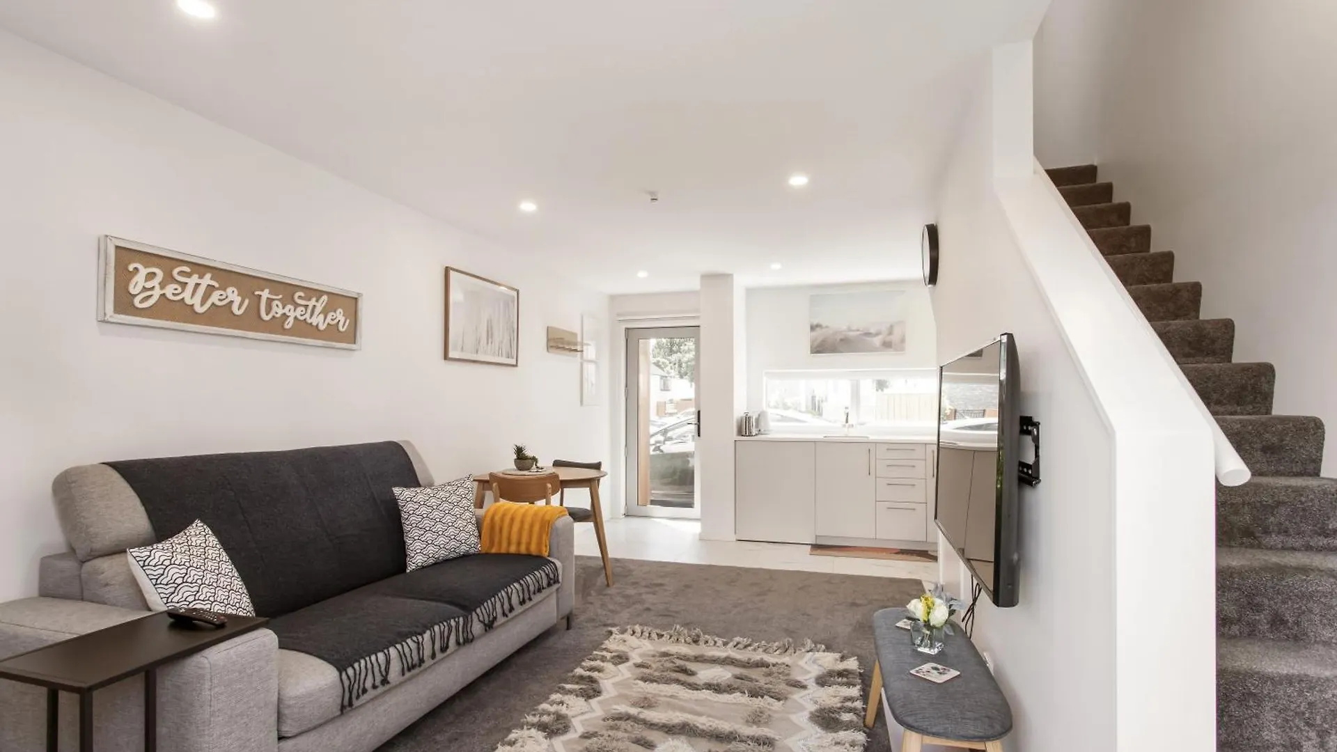Apartment Location Plus Free Off St Park Handy Hospital Christchurch