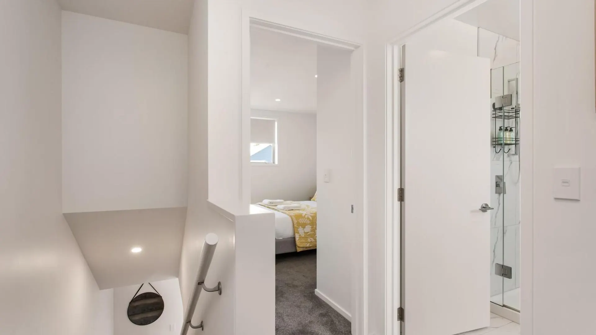 Location Plus Free Off St Park Handy Hospital Christchurch 0*,